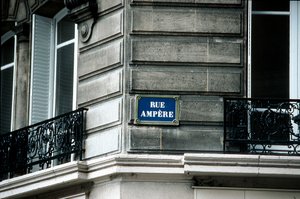 Cartello stradale, Rue Ampere, Parigi, Francia da Unbekannt