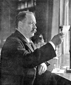 Svante Arrhenius 1859-1927, fisico e chimico svedese nel suo laboratorio, 1909