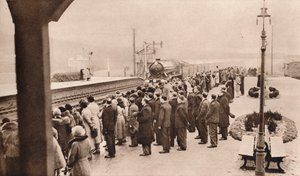 Interesse simpatico per il Treno Funebre Reale alla Stazione di Welwyn, 1936