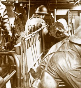 Interno di un carro armato, c1914-c1918