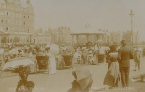 La banda suona - Upper Leas, Folkestone, fine XIX - inizio XX secolo da Unbekannt
