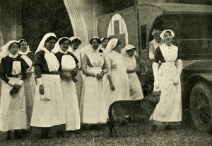 La Duchessa di Westminster con le infermiere, Le Touquet, Prima Guerra Mondiale, 1914, c1920