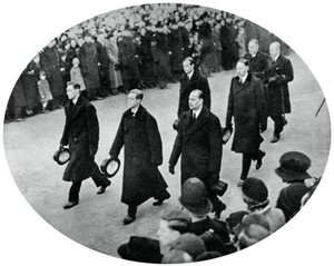 Il Duca di York e i suoi fratelli nel corteo funebre di Re Giorgio V, 1936, 1937 da Unbekannt