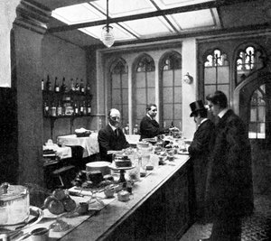 Il Bar della Lobby, Camera dei Comuni, Westminster, Londra, c1905 da Unbekannt