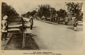 Il Mall, Rawalpindi - Verso il Memoriale di Lockhart in lontananza, c1918-c1939