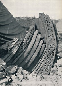 La nave di Oseberg nel tumulo, mostrando l