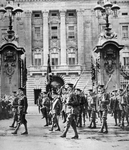 Il Principe di Galles commissionato nelle Guardie Granatieri, Londra, agosto 1914