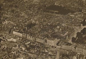 Il Puzzle delle Strade Familiari da una Nuova e Emozionante Prospettiva, c1935 da Unbekannt