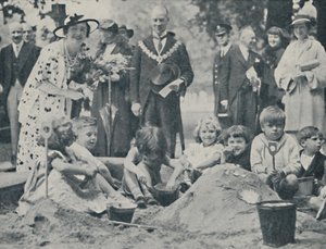 La regina inaugura un parco giochi per bambini, 1936, 1937 da Unbekannt
