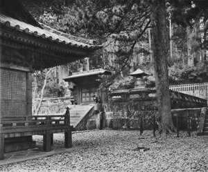 La tomba di Ieyasu, fondatore della dinastia Tokugawa, a Nikko, 1926 da Unbekannt
