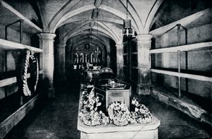 La cripta sotto il presbiterio della Cappella di San Giorgio, Castello di Windsor
