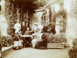 La famiglia del duca Fyodor Uvarov nella loro tenuta di campagna, Porechye, Russia, anni 1880 da Unbekannt