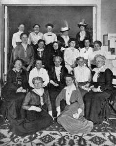 Il raduno internazionale delle lavoratrici per il suffragio femminile, 1914, c1920