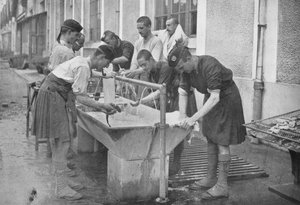 La toilette del mattino sul Continente, 1914