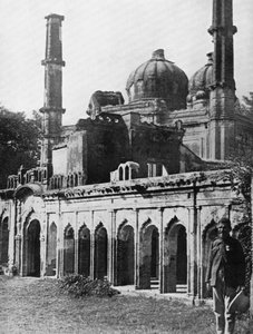 La vecchia moschea a Lucknow, India, c1920