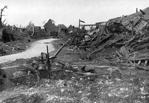 Il villaggio di Mametz dopo il bombardamento di luglio, Battaglia della Somme da Unbekannt