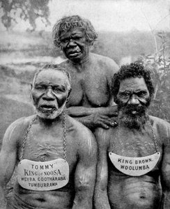 Tre aborigeni delle tribù costiere sopra Brisbane, Australia, 1922 da Unbekannt