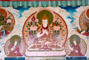 Buddismo tibetano; murale; Lama Tsongkharpa; scuola Gelug; cappelli gialli; meditazione; varie posture delle mani; mudra; Yongning; Tempio di Zhamei; area del Lago Lugu Hu; Provincia di Yunnan; Repubblica Popolare Cinese; Asia da Unbekannt