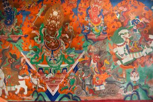 Buddhismo tibetano; vecchio dipinto murale nella sala dell