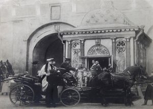 La zarina Alexandra Fyodorovna visita la Cappella Iberica, Mosca, Russia da Unbekannt