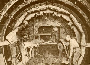 Scavo del tunnel della metropolitana con lo scudo di perforazione Greathead da Unbekannt