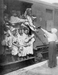 Fucilieri turchi in viaggio verso il fronte in treno, 1914