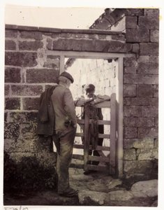 Due uomini che parlano sopra un cancello, circa 1905 da Unbekannt