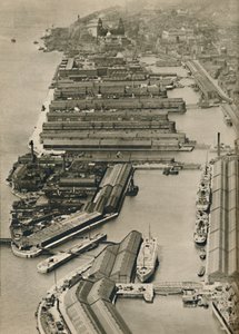 Le navi salpano da Liverpool verso porti di tutto il mondo, dal fiume Mersey, 1936