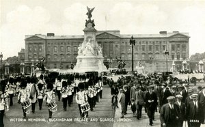 Victoria Memorial, Buckingham Palace e guardie, Londra, 1930s
