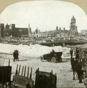 Vista dalla stazione di distribuzione della scuola Moulder, mostrando tonnellate di farina sul marciapiede, 1906 da Unbekannt