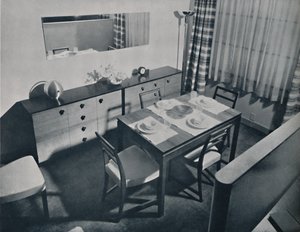 Vista nel soggiorno-sala da pranzo progettato da Gilbert Rohde