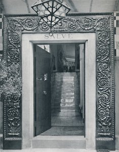 Vista nello studio di Sir L. Alma-Tadema attraverso la porta d