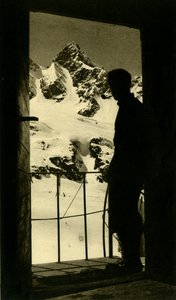 Vista della Schattenspitze nelle Alpi Silvretta...Wiesbadener Hütte, Partenen, Austria, c. 1935 da Unbekannt
