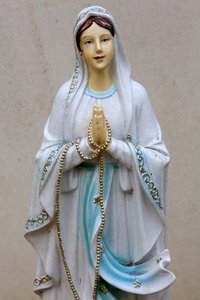 Vergine Maria, Parigi