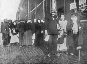 In attesa delle razioni di soccorso a Bruges, 1915