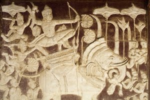 Wat Ounalom: scultura che raffigura una scena di battaglia dal Ramayana, Phnom Penh, Cambogia da Unbekannt
