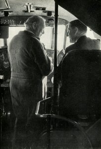 Winston Churchill parla con il capitano Shakespeare dell