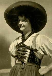 Donna in costume tradizionale, Tirolo, Austria da Unbekannt