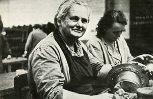 Donne addette alla manutenzione e riparazione degli aerei, Galles del Sud, Seconda Guerra Mondiale, c1939-c1944 1946
