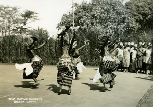 Donne danzatrici che si esibiscono, Sierra Leone da Unbekannt