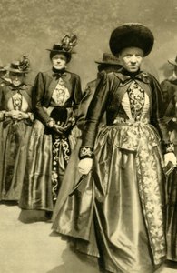Donne in costume tradizionale, Schruns, Vorarlberg, Austria, c1935