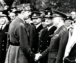 Seconda Guerra Mondiale: De Gaulle saluta Eisenhower, 1944