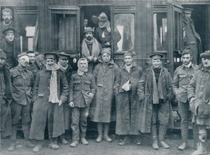 Truppe Inglesi Ferite in Viaggio verso un Ospedale di Base, c1914