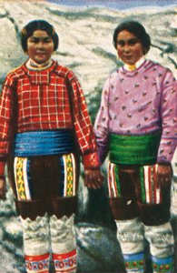 Giovani donne Inuit, Groenlandia, c1928 da Unbekannt