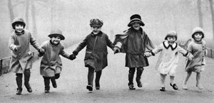 Bambini piccoli a Hyde Park, Londra, 1926-1927 da Unbekannt