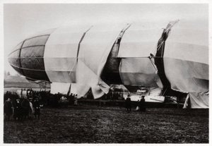 Zeppelin LZ2 dopo la sua distruzione, 1906 1933 da Unbekannt
