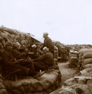 Zuavi vicino al fiume Yser, Nieuwpoort, Fiandre, Belgio, c1914-c1918 da Unbekannt