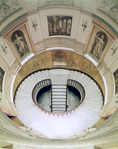 Home House, 20 Portman Square, Vista del vano scala, costruito c.1776 da Robert Adam 1728-92, Londra, Regno Unito