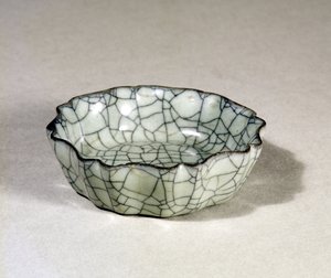 Lavapennelli Kuan modellato con otto lobi e bordo scallopato, Dinastia Sung (960-1279)