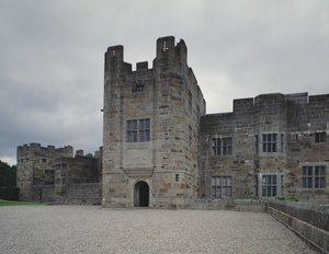 Ingresso principale del Castello Drogo, progettato da Sir Edwin Lutyens (1869-1944) 1910-30